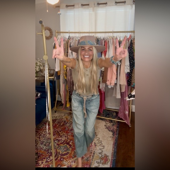 VAN SOLEIL IS LIVE 🌻 PLEASE RE-LIKE ✨    💛I SOLD MY 1st LISTING - Picture 8 of 16